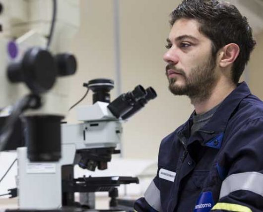 Examination of a binocular welded joint test piece in the laboratory