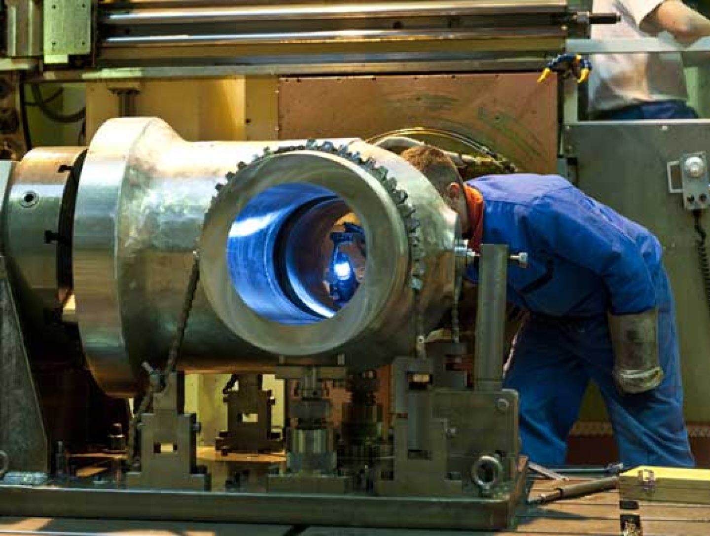 Corps de vanne de grande taille en cours d'usinage sur notre site de production